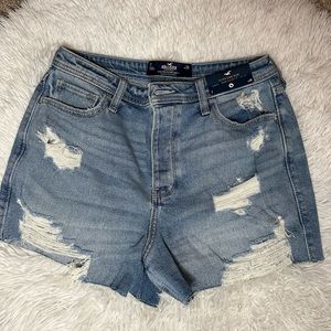 Woman’s Hollister Mom Shorts